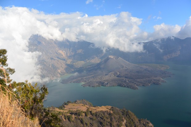hiking mount rinjani