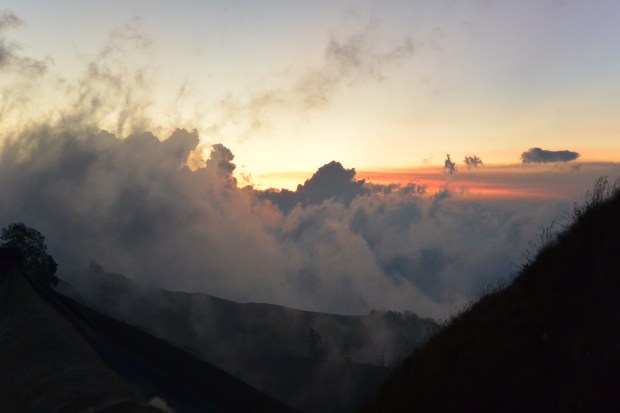 hiking mount rinjani