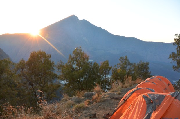 hiking mount rinjani